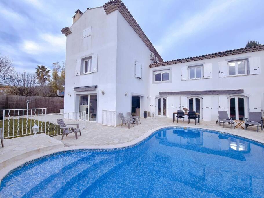 Appartement En Bas De Villa Avec Piscine Auribeau-sur-Siagne ภายนอก รูปภาพ