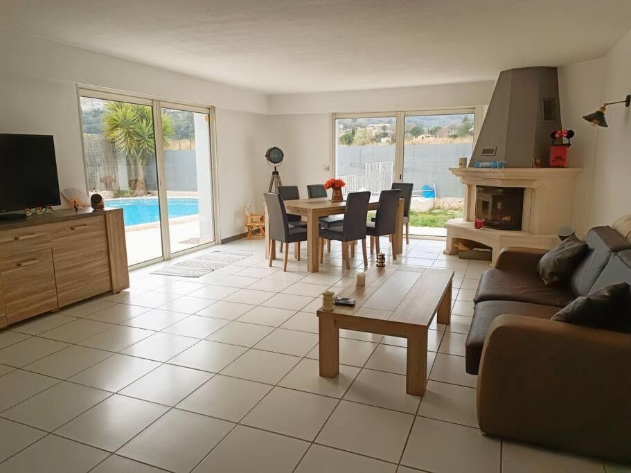 Appartement En Bas De Villa Avec Piscine Auribeau-sur-Siagne ภายนอก รูปภาพ